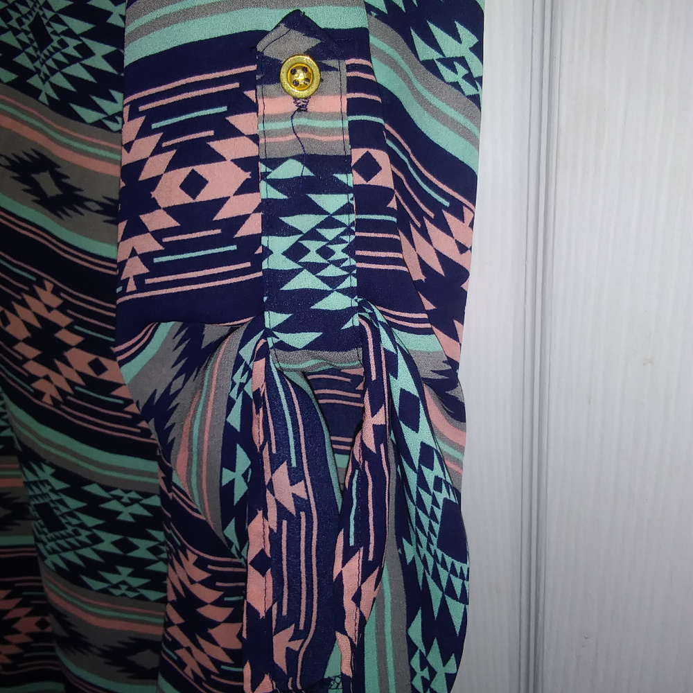 Beautiful Rue21 Top - Picture 5 of 6